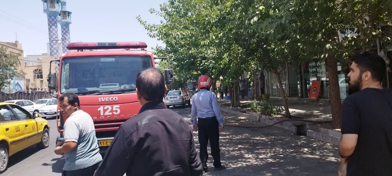 اطفا حریق کنتور برق توسط آتش نشانان شهرداری گناباد