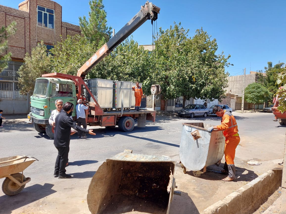 آغاز طرح تعویض سطل های فلزی زباله فرسوده سطح شهر