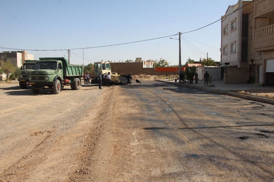 عملیات اجرایی آسفالت معابر با توان مضاعف تداوم دارد.