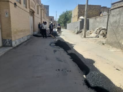 عملیات لکه گیری معابر در پی تماس شهروندان با سامانه فوریتهای شهروندی ۱۳۷ شهرداری گناباد