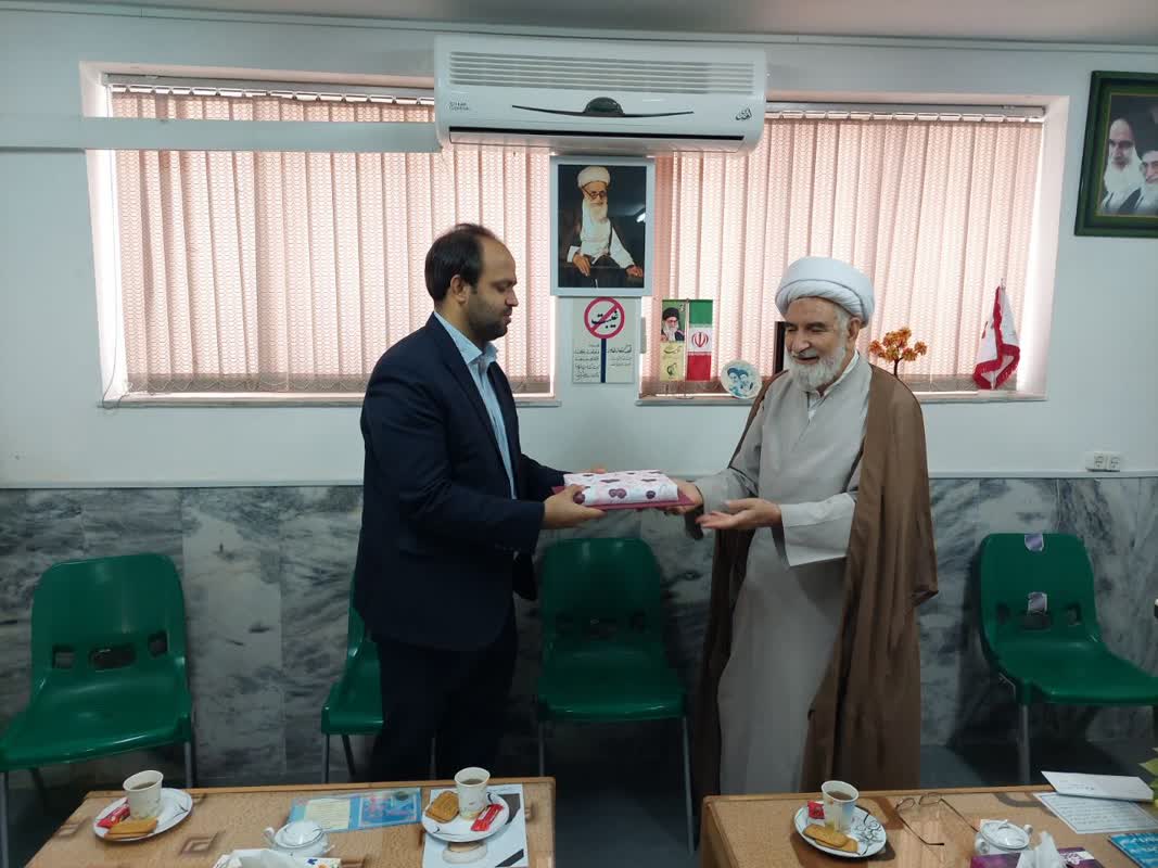 امام جمعه گناباد از مهندس حسن زاده تقدیر کرد