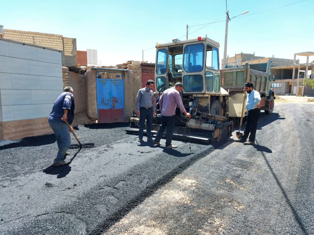 در یک ماهه صورت گرفت، پهن کردن بیش از ۶۰۰ تن آسفالت