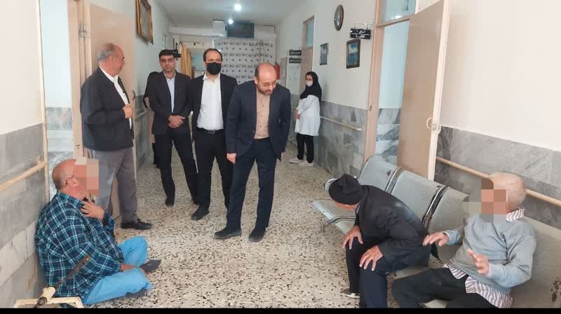پرستاران در خانه سالمندان ایثار می‌کنند