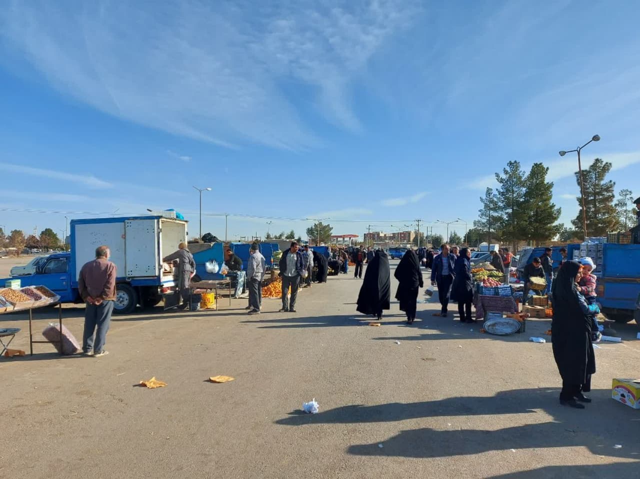 استقرار غرفه داران در محل روز بازار