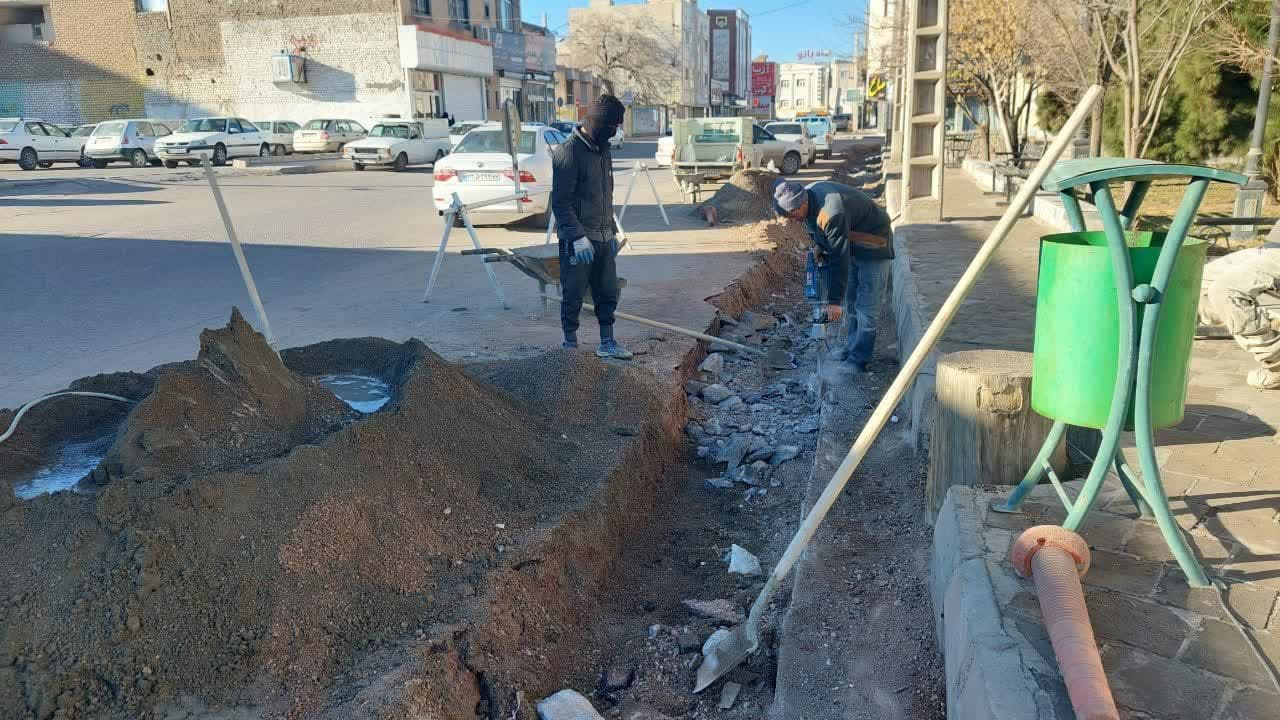  ادامه عملیات بهسازی جداول حاشیه بوستان باغ ملی