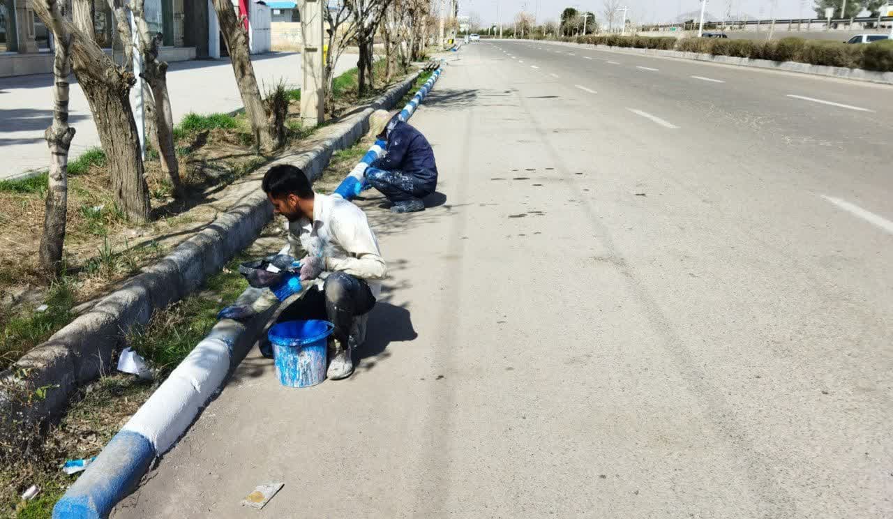 عملیات رنگ آمیزی ۲۰ هزار متر از جداول بدون وقفه ادامه دارد