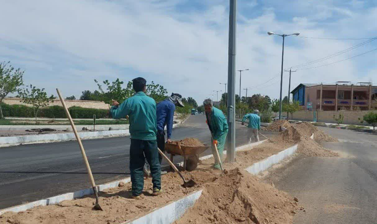 میدان علوم و آیلند خیابان غفاری برای کاشت گل و گیاه آماده میشوند
