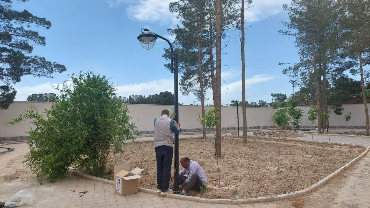  نصب ۳۶ پایه چراغ در بوستان بانوان آغاز شد