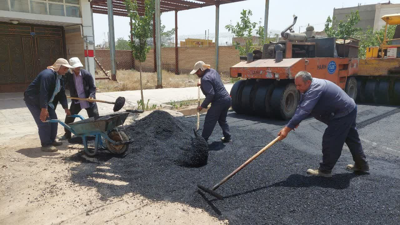  عملیات آسفالت خیابان حافظ در مراحل پایانی