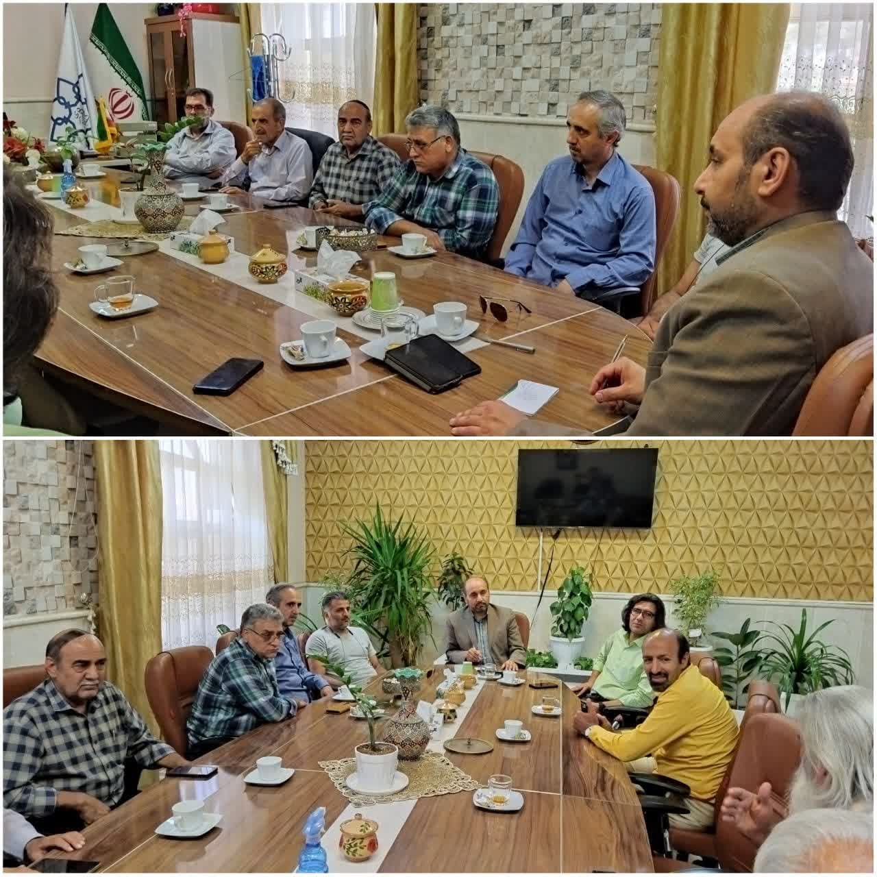  نشست هم‌اندیشی جمعی از هنرمندان با سرپرست شهرداری گناباد