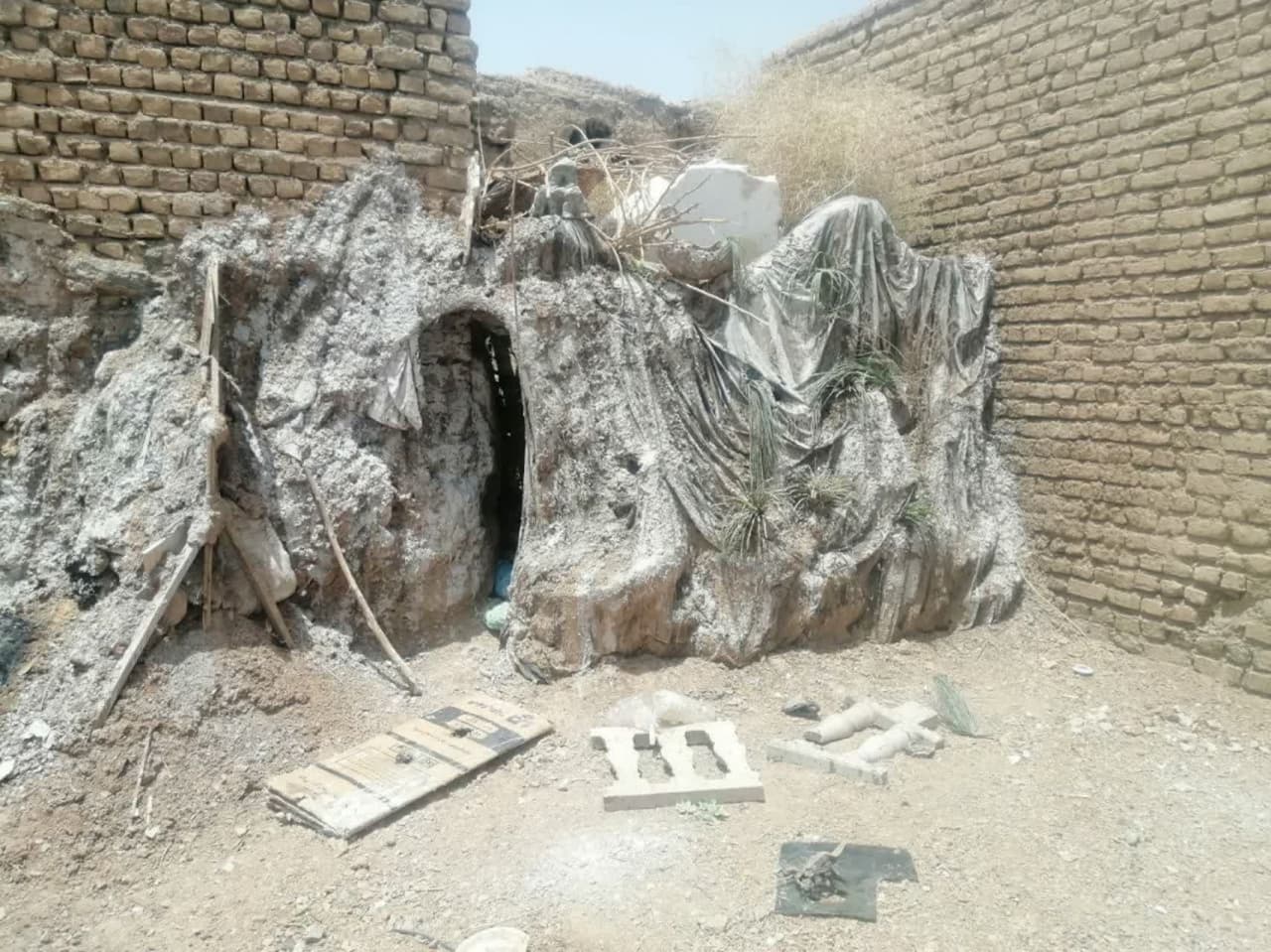  تخریب محل تجمع معتادان 
