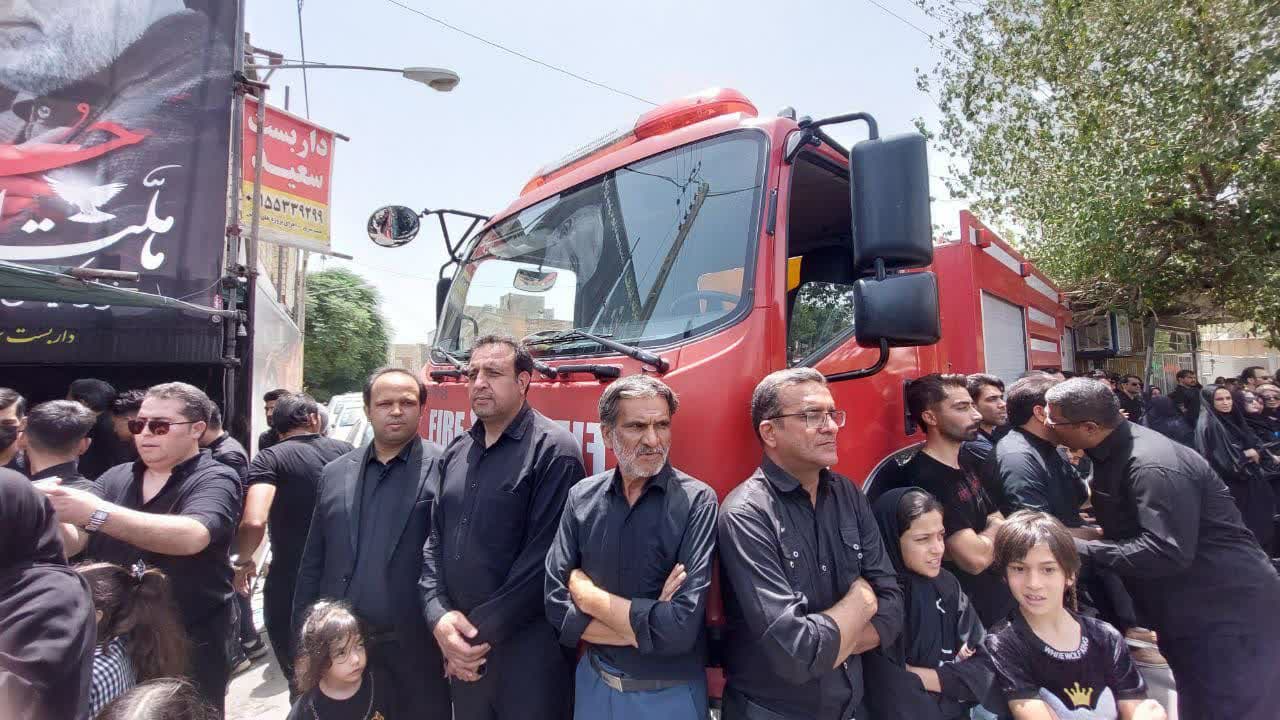  استقرار ماشین آتش نشانی شهرداری گناباد در محل عزاداری هیات های مذهبی