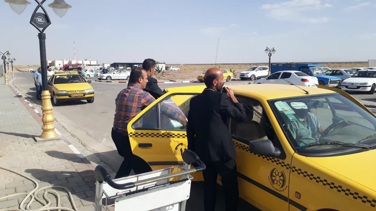 سرویس دهی ناوگان حمل‌ونقل درون شهری شهرداری گناباد برای مسافران در فرودگاه شهدای گناباد