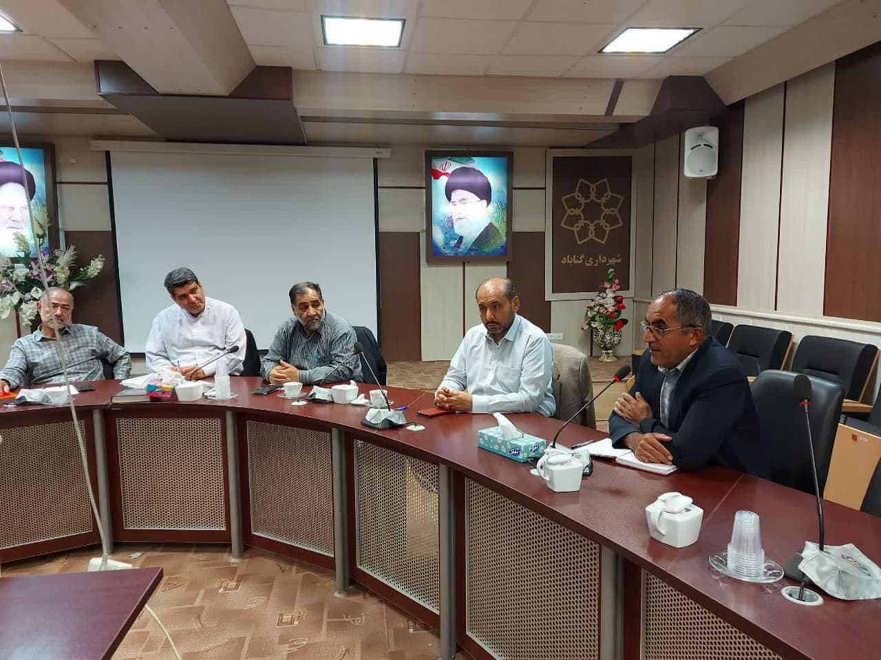  نشست مشترک شهردار و اعضای شورای اسلامی شهر گناباد در خصوص موضوع نظافت شهری