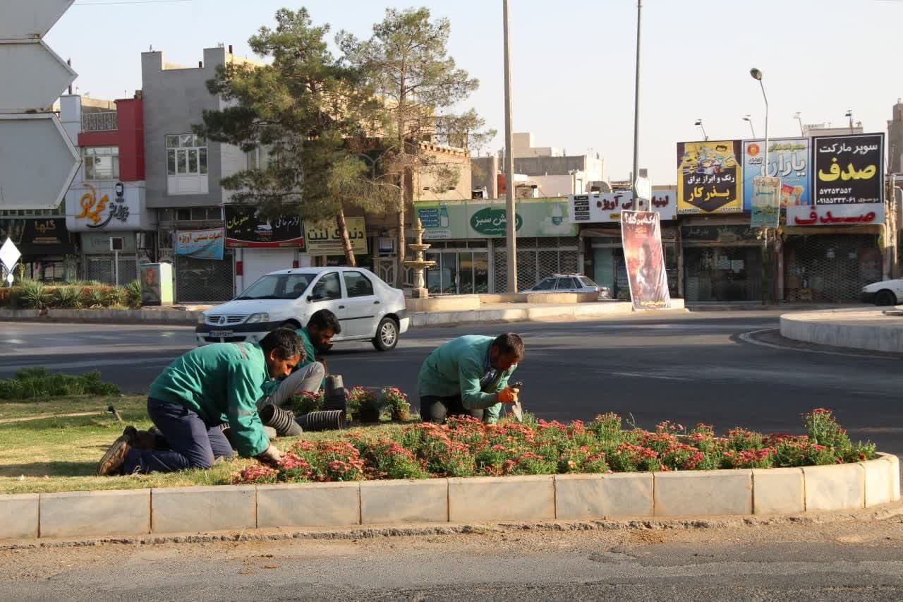  لچکی های میدان آزادگان گل کاری شد