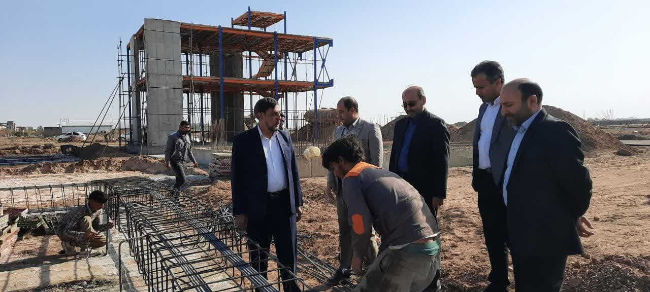 سرعت عمل شهرداری در آماده سازی معابر نهضت ملی مسکن رونق ساخت ساز را به همراه داشته است.