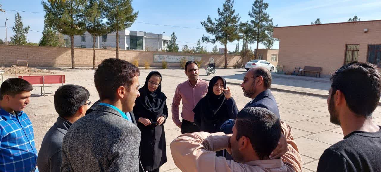  دیدار صمیمی مهندس حسین زاده شهردار با دانش آموزان مدرسه علویان