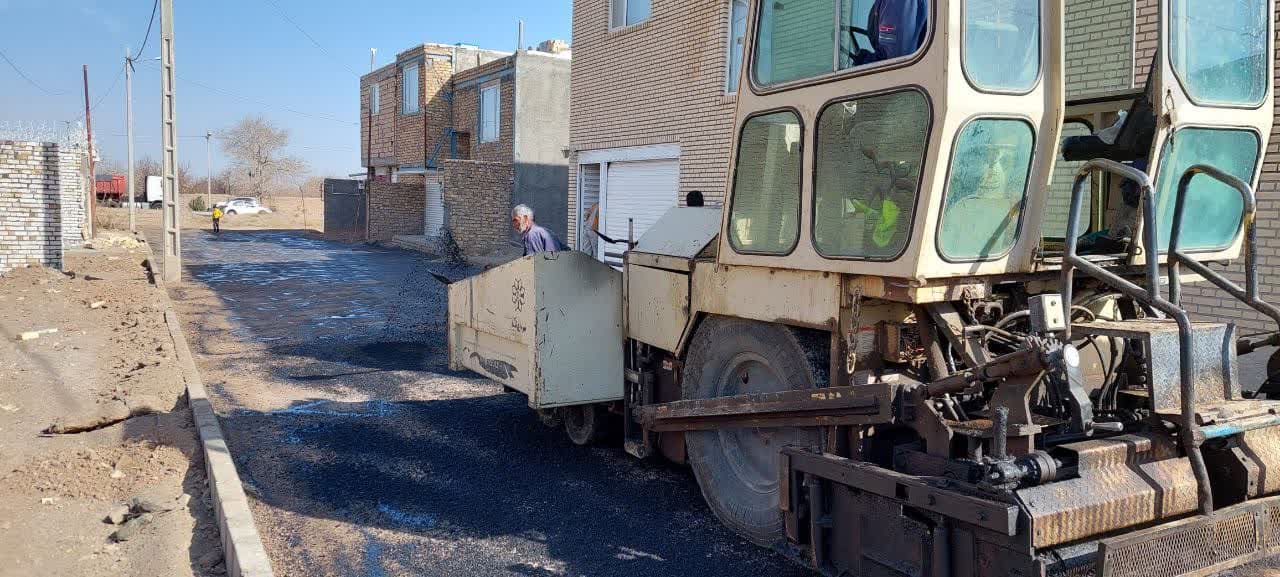 یک معبر خاکی آسفالت شد
