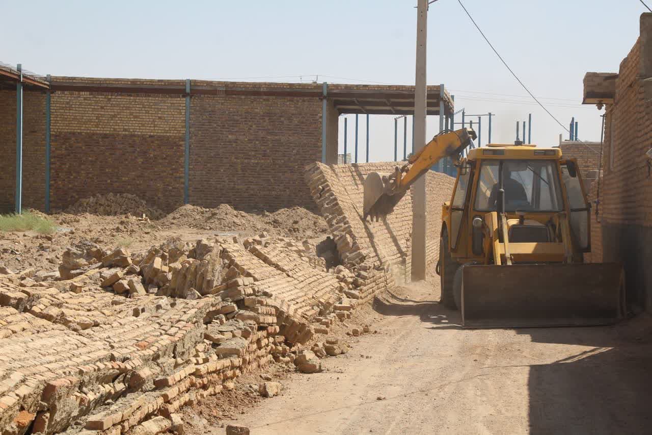 رفع خطر دیوار در خیابان کامیون داران