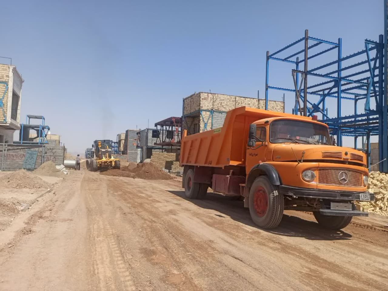  ادامه عملیات عمرانی معابر سایت پیام نور