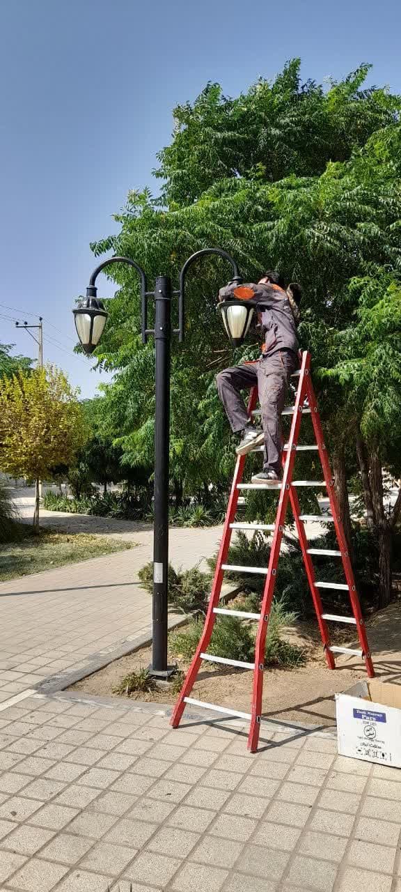 اصلاح و رفع خاموشی پایه چراغ های فضای سبز معابر