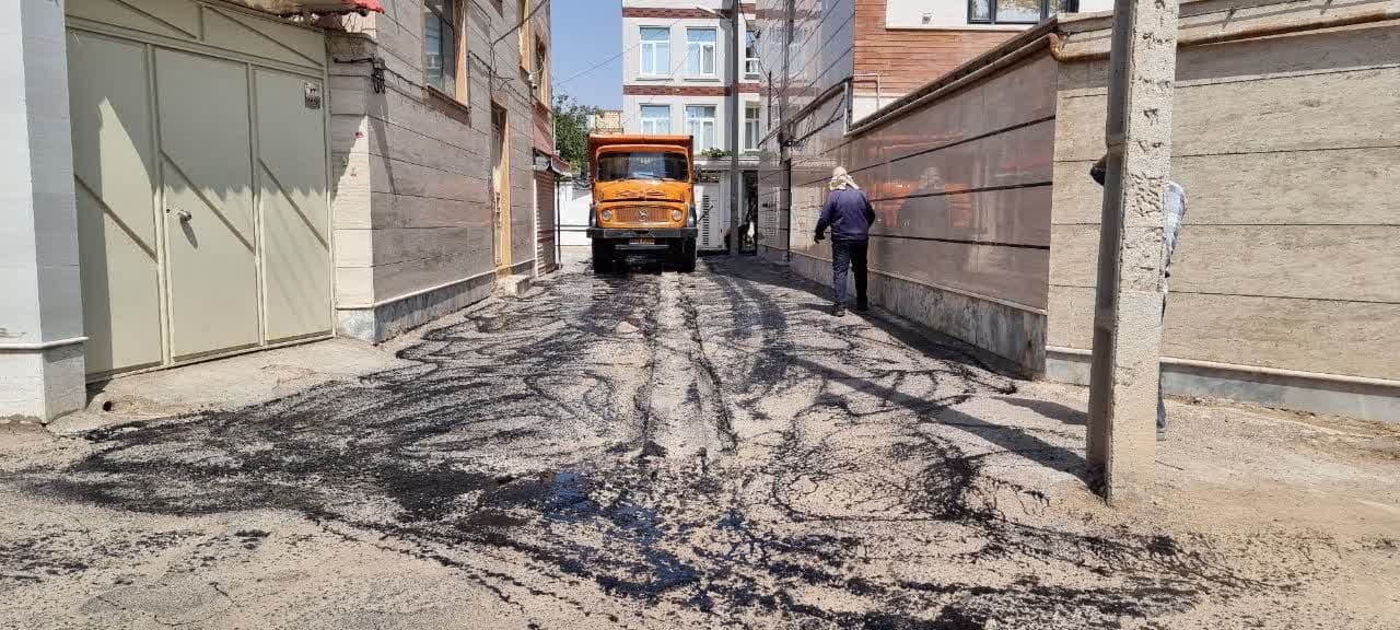 آسفالت معابر گناباد ادامه دارد