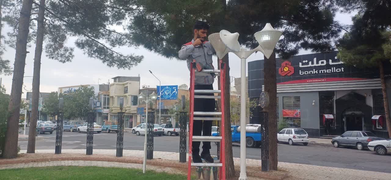 اصلاح و رفع خاموشی پایه چراغ های فضای سبز معابر