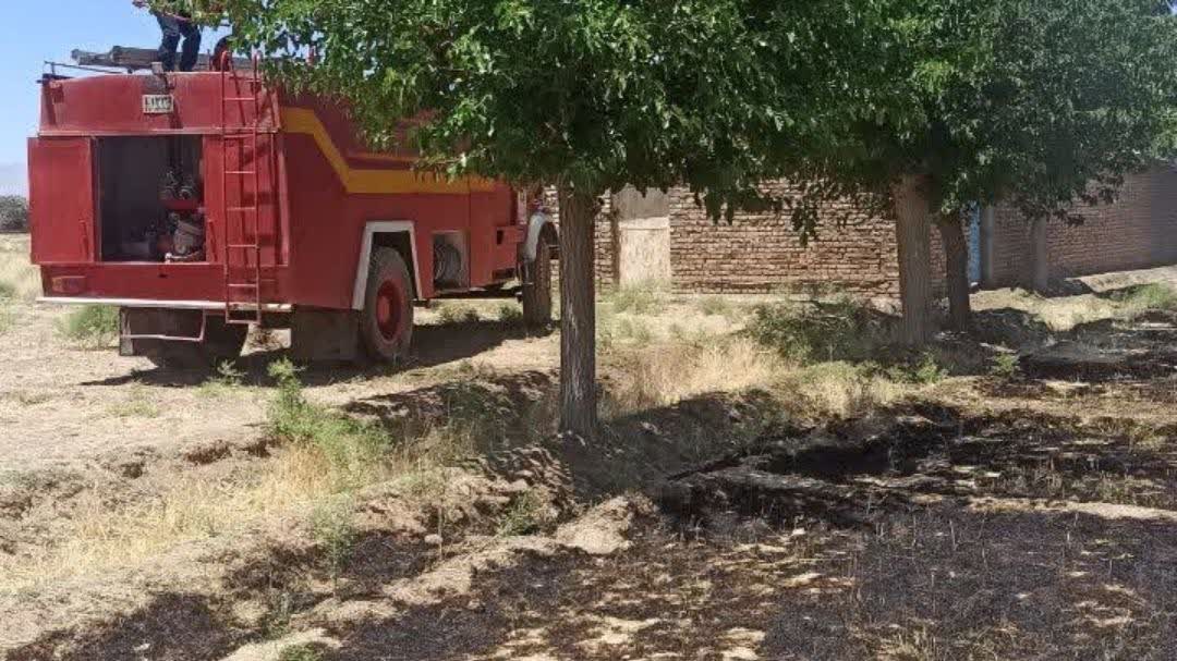 حریق در زمین‌های کشاورزی روستای مند