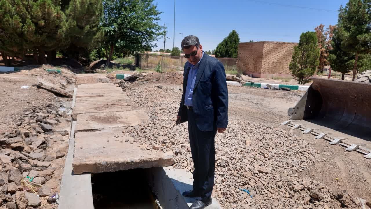 صفاری تاکید کرد: در بازگشایی ورودی شهر تسریع شود