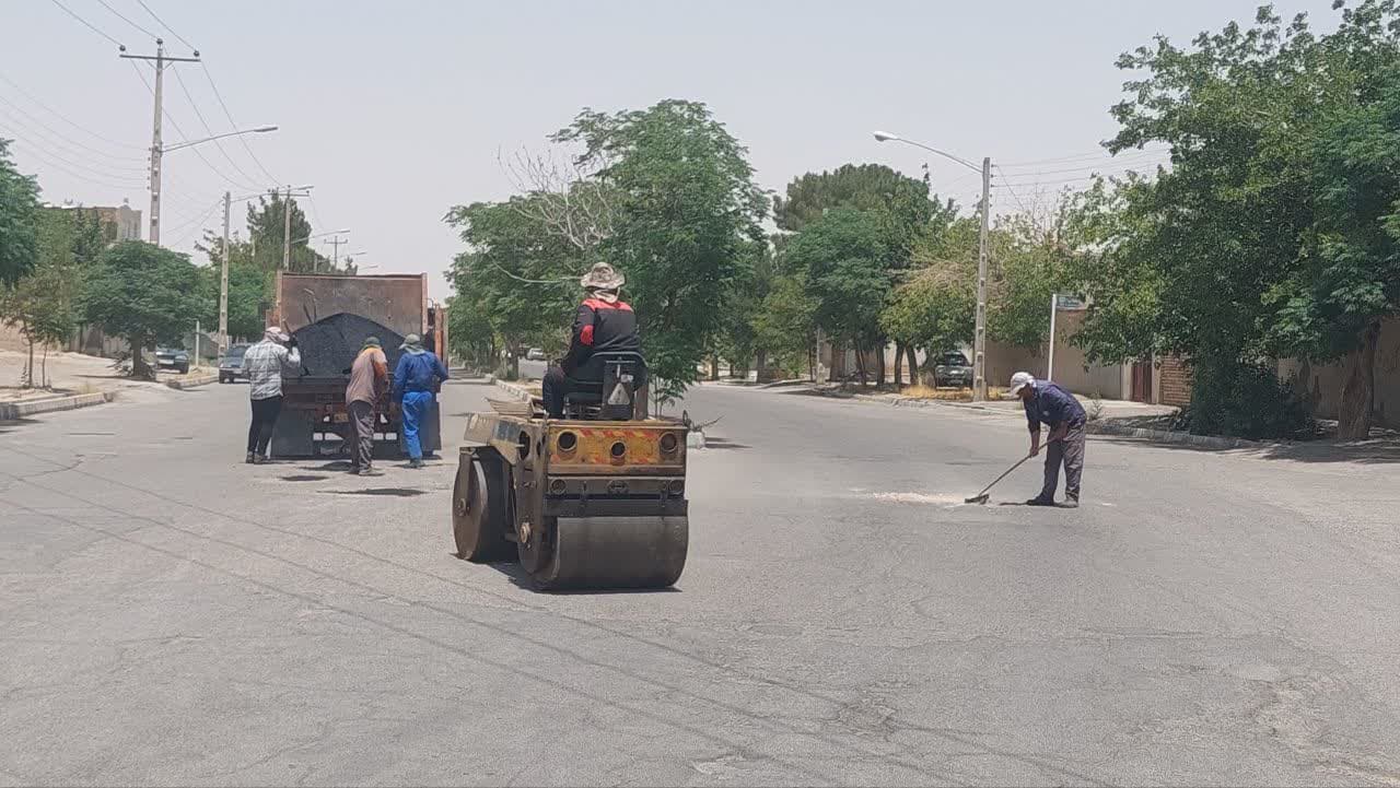 لکه گیری آسفالت در نوقاب انجام شد 