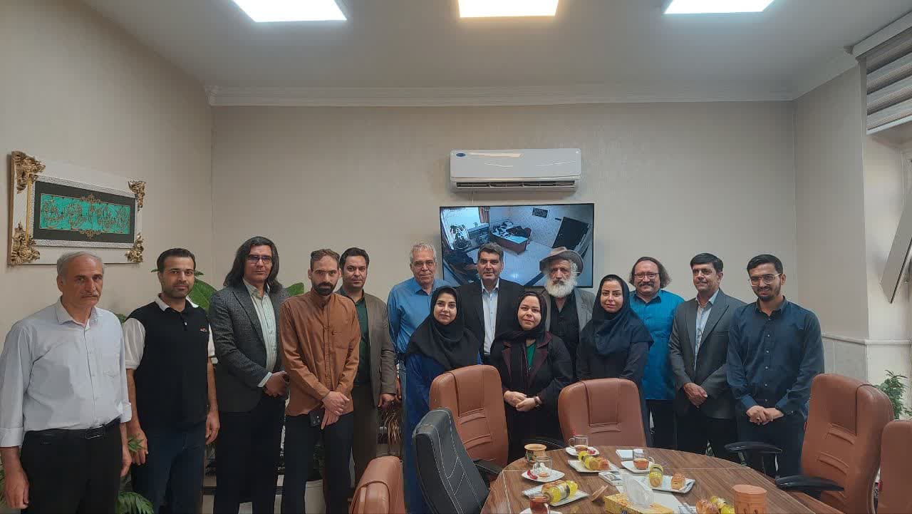 هنرمندان شهرداری را در تحقق توسعه فرهنگی یاری کنند 
