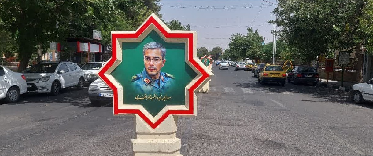 نصب تمثال فرماندهان شهید حدفاصل میدان غدیر تا چهار راه شهید احمدیان