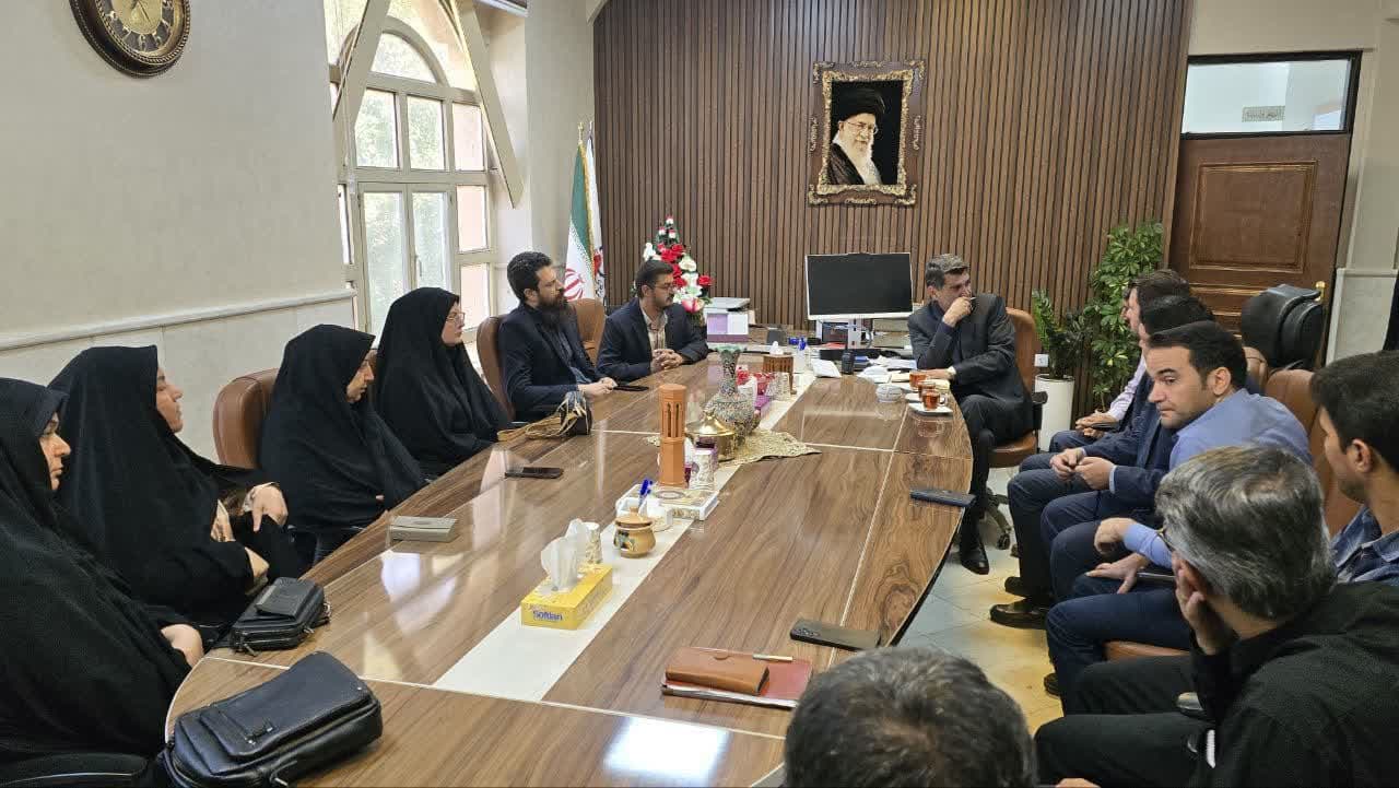 دیدار تعدادی از فرزندان شهدا با سرپرست شهرداری گناباد انجام شد