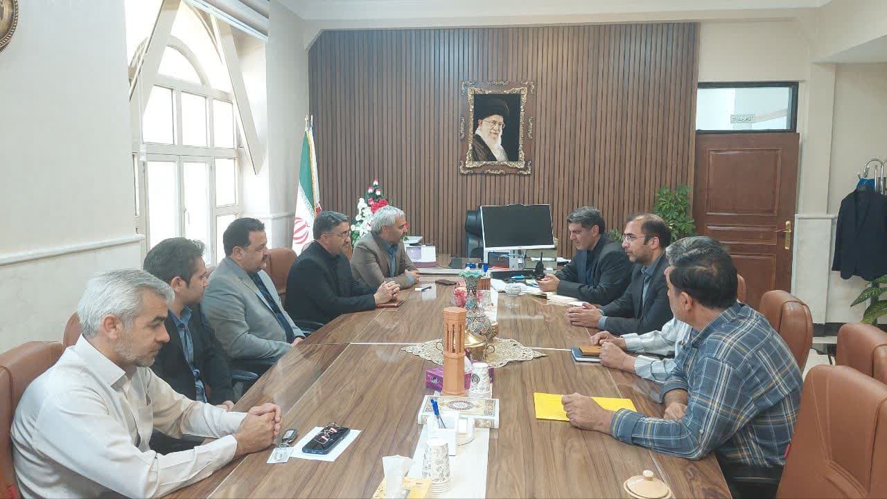 دیدار مدیران آموزش و پرورش و تأمین اجتماعی گناباد با سرپرست شهرداری انجام گرفت.