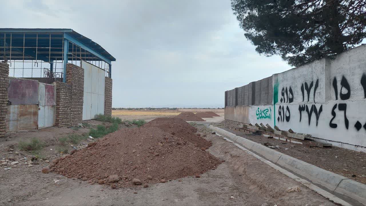 اجرای عملیات بارریزی در خیابان سعدی جنب پارک بانوان انجام شد