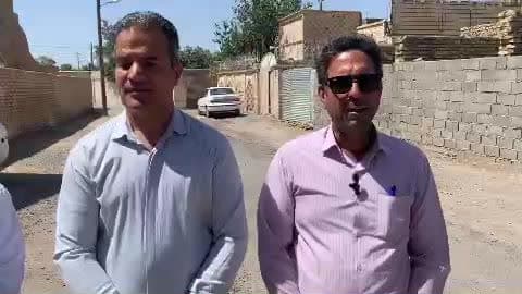 شهرداری در اجرای تایل فرش مسجد جامع شهر مشارکت می کند