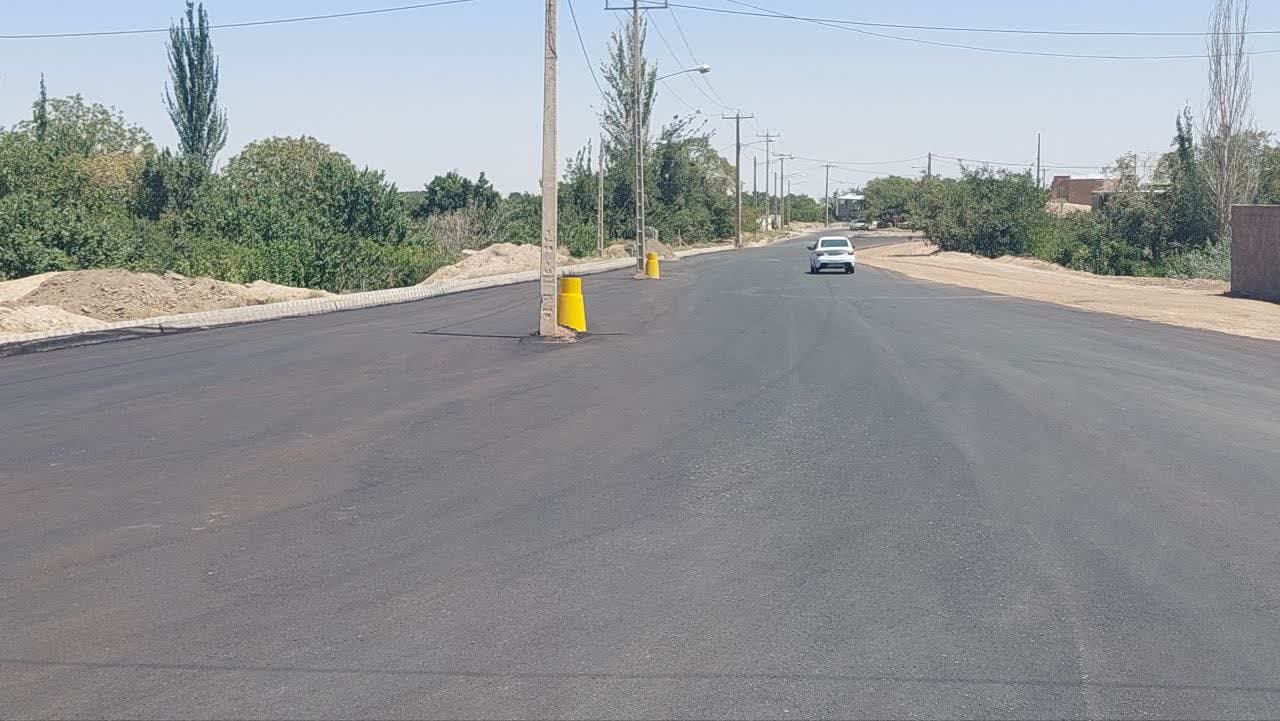 شهرداری با همکاری سپاه ورودی شهرک امام رضا (ع) را آسفالت کرد
