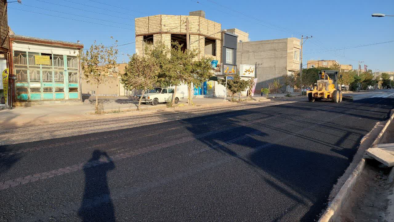 عملیات آسفالت خیابان حافظ آغاز شد
