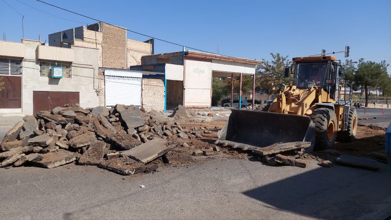 آغاز جمع آوری آسفالت فرسوده خیابان عدالت جنوبی