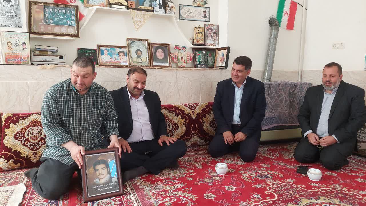 دیدار شهردار گناباد با خانواده شهید علوی بجستان انجام شد