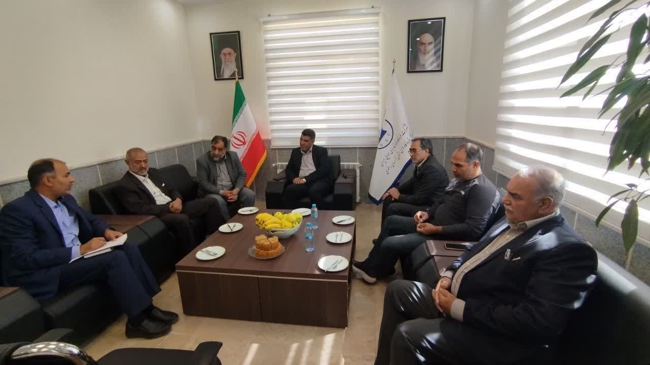 بازدید اعضای شورای اسلامی شهر و شهردار گناباد از فرودگاه شهدای گناباد