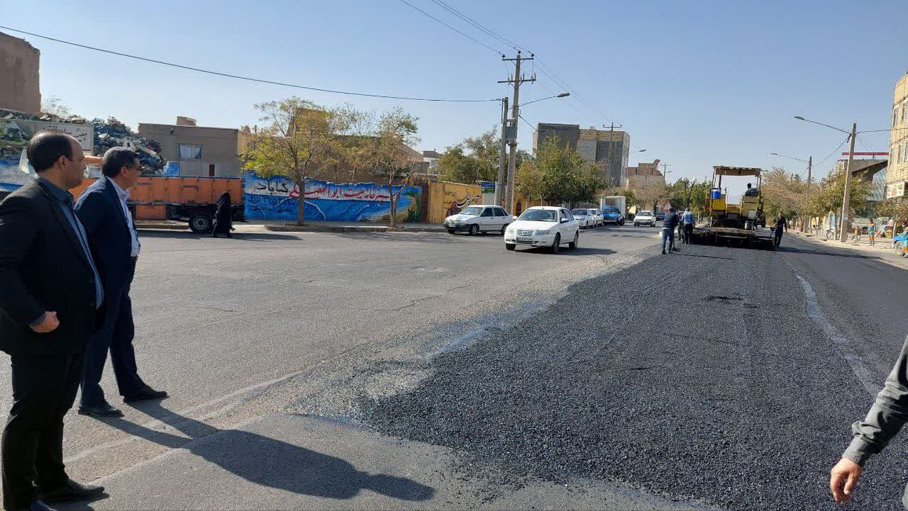 آغاز عملیات آسفالت بازآفرینی ۷۰۰ تن در خیابان غفاری