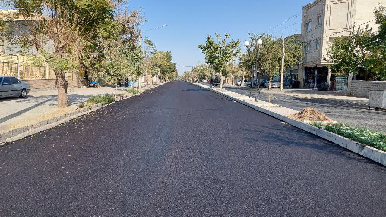 آسفالت خیابان غفاری در حال تکمیل شدند