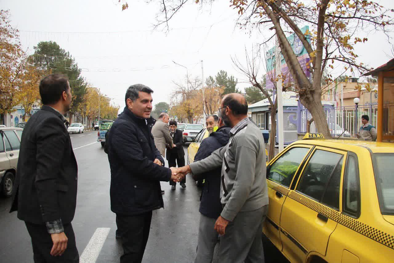 شهردار گناباد روز حمل‌ونقل را با رانندگان تاکسی گرامی داشت