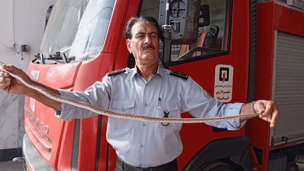 گفتگوی خبرگزاری فارس با آتش نشان گنابادی، روایت آتش نشانی که چند هزار مار را به طبیعت برگرداند