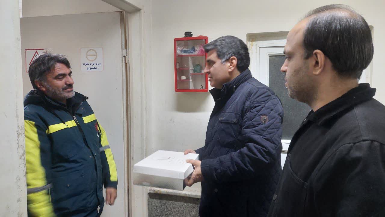 توسط شهردار گناباد صورت گرفت، تبریک روز پدر به همکاران در حال خدمت 