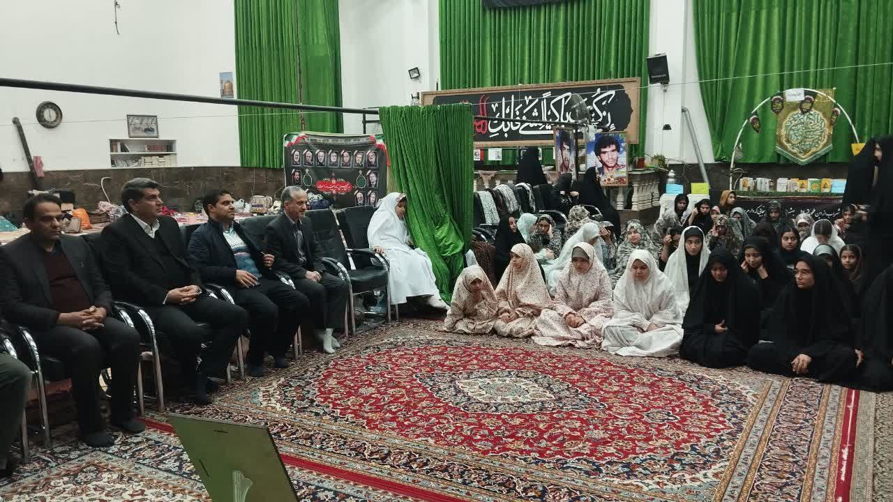 شهردار گناباد در جمع معتکفین مسجد امام حسین(ع) حضور یافت
