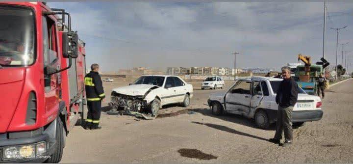 اعزام تیم عملیاتی آتش نشانی شهرداری گناباد به محل تصادف دو خودرو