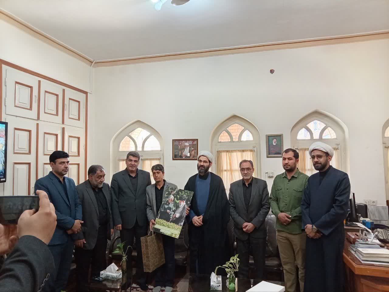تقدیر از پاکبان باغیرت شهرداری گناباد