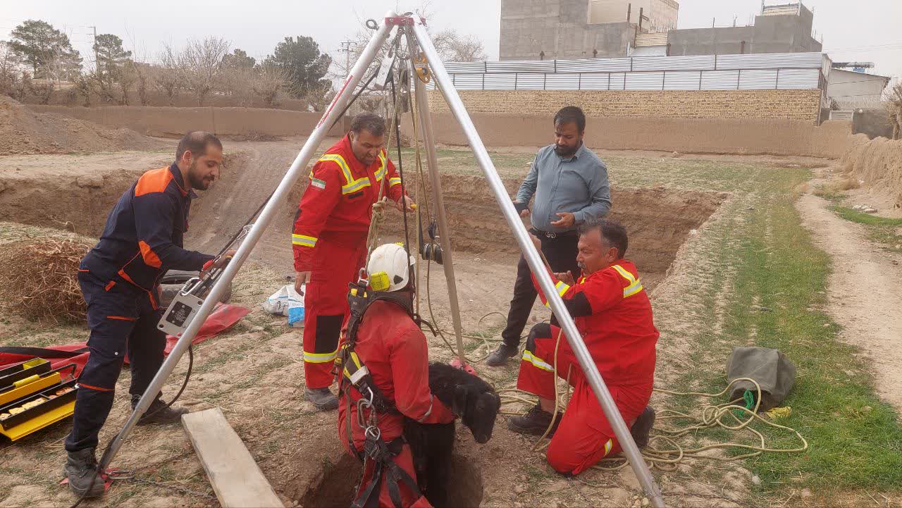 نجات جان یک رأس گوسفند از اعماق چاه در گناباد